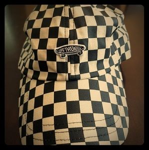 Vans off the wall check hat, new without tags